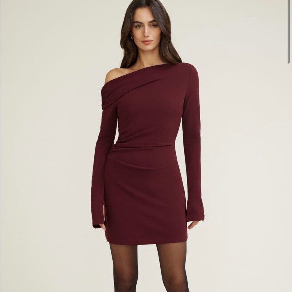 DYNAMITE | Off Shoulder Crepe Mini Dress